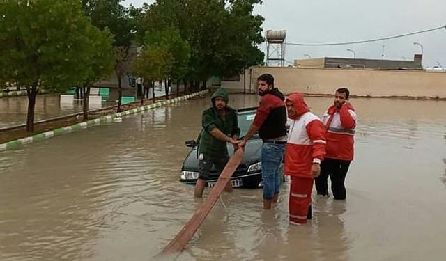 İran'ın Güneyindeki Sellerde Sekiz Kişi Öldü