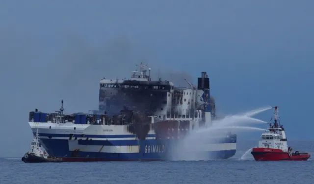 Yunanistan Açıklarında Yanan Feribotta Kurtulan Bulundu, 11'i Hala Kayıp