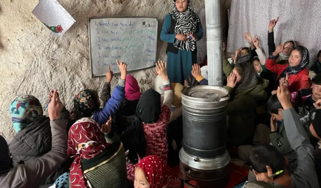 Uzak Bamiyan'da, Afgan Bir Kadın Tarafından İşletilen Bir Okul Umut Sunuyor