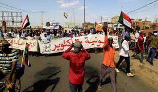 Sudan'da Darbe Karşıtı Protestocular Hartum'da Yürüdü