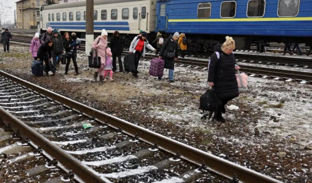 Bitkin ve Gözü Yaşlı Ukraynalılar Lviv'e Akıyor