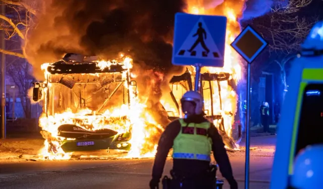 Planlanan Kur'an Yakma Protestolarının Ardından Düzinelerce Kişi Tutuklandı