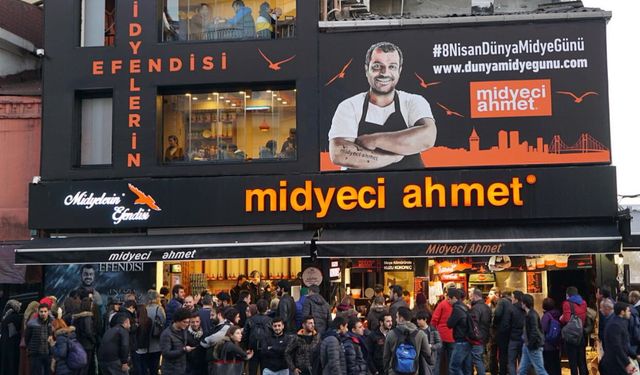 Midyeci Ahmet Eşinden Boşanıp Karşısına Şube Açtı