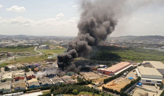 Tuzla'da Vernik Fabrikasında Patlama Ardından Yangın Çıktı