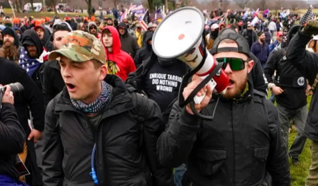 Soruşturma, Proud Boys'un Capitol İsyanındaki Rolünü Ayrıntılarıyla Anlatıyor