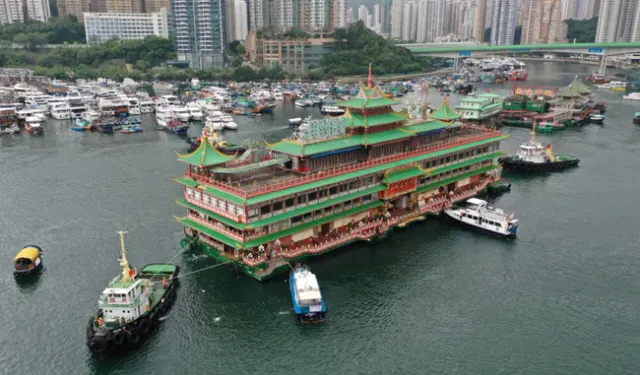 Hong Kong'un İkonik yüzen Restoranı Güney Çin Denizi'nde Battı