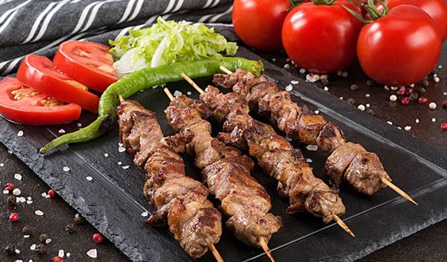 Ağız Sulandıran Kuzu Kebabı ve Tandır Şiş Tarifi