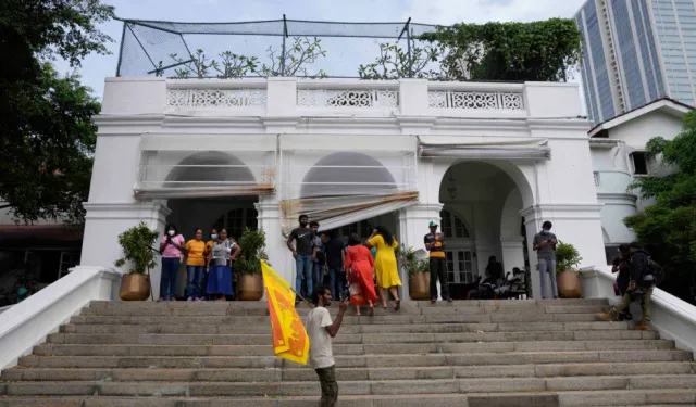 Sri Lankalı Protestocular, Görevden Ayrılana Kadar Cumhurbaşkanının İkametgahını İşgal Etmeye Yemin Etti