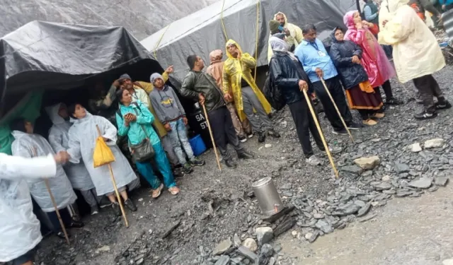 Keşmir'de Hac Ziyaretinde Meydana Gelen Selde Çok Sayıda Kişi Öldü