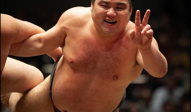 2022 Dünya Oyunlarına Hazırlanmak için Japonya'ya Kaçan Ukraynalı Sumo Güreşçileri Dikkat Çekti