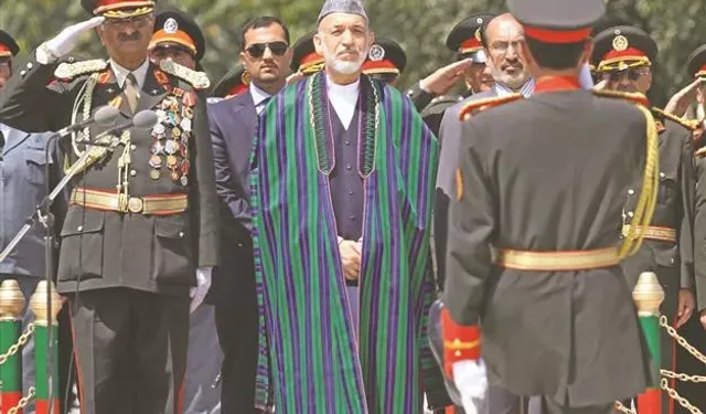 Karzai, Yeni Şiddetin Ortasında İktidarı Çuvallarla Güçlendiriyor