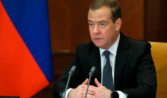 Medvedev, ABD'yi Rusya'yı Ukrayna Üzerinden Cezalandırmaması Konusunda Uyardı