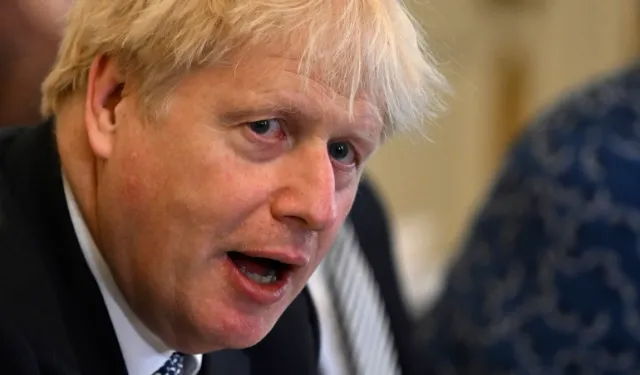 Boris Johnson İktidara Tutunuyor