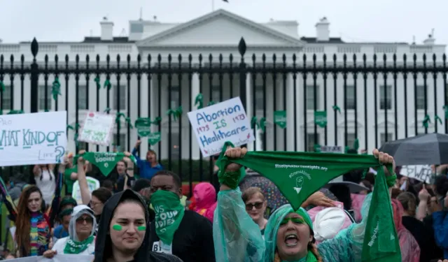 ABD'li Protestocular Biden'ı Kürtaj Haklarını Korumak İçin Daha Fazlasını Yapmaya Çağırıyor