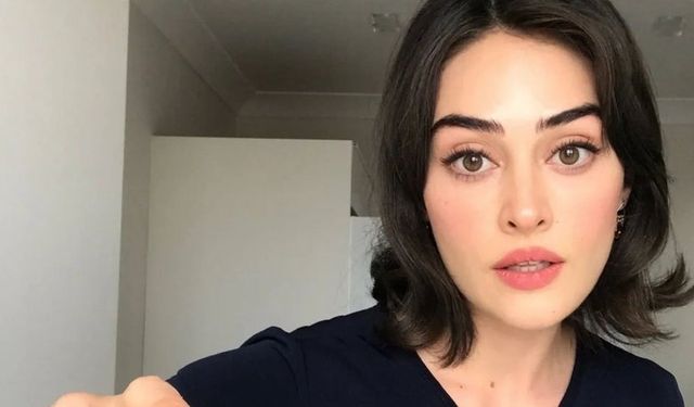 Esra Bilgiç Mavi Mayosu ile Mavi Sularda Kamera Karşısına Geçti