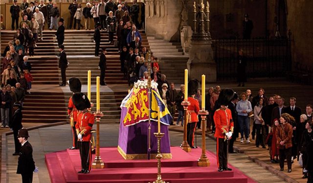 Kraliçe Elizabeth'in Cenaze Töreni Westminister Kilisesi’nde Gerçekleşti!