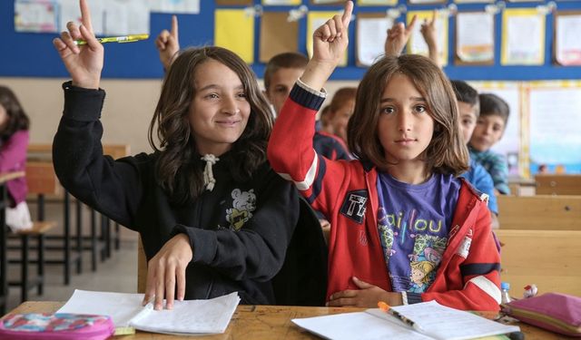 12 Eylül'de Okullar Açıldı, Yarıyıl Tatili Ne Zaman, Okullar Ne Zaman Kapanacak?