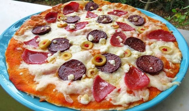 Lavaştan Pizza Nasıl Yapılır? Ev Yapımı Lavaştan Pizza Tarifi