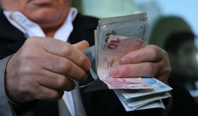 Flaş Gelişme: Emekliye Ek Ödeme Tutarı 10.000 TL Olarak Belirlendi, 3 Bankadan Bugün Ödenmeye Başlandı!