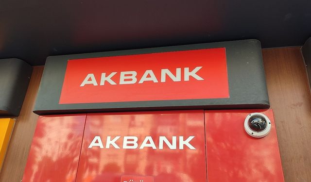 Acil nakit isteyenler burada mı? Akbank yaptığı açıklama sonrasında, ödemeleri ATM'den yapacağı açıkladı