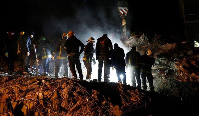 Deprem sonrası kim, ne kadar ceza alacak? Borsada, internette, enkaz başında, yollarda! Peki cezaları ne?