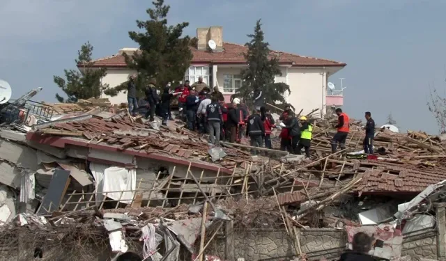 Malatya'da 5,6 Büyüklüğünde Deprem Oldu! 29 Bina Yıkıldı