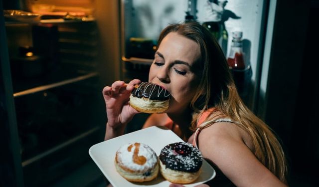 Kadınlar Regl Olunca Neden Tatlı Yemek İster?