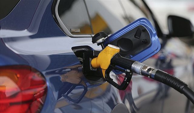 Araç sahipleri dikkat: Benzine 1 TL 55 kuruş zam yapıldı, litre fiyatı 38 TL’yi aştı!