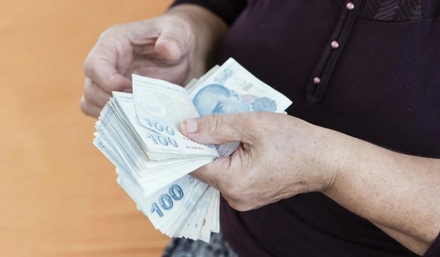 Emekliyi sevinçten havaya uçuracak müjde, kamu bankalarından geldi: 70 bin TL kredi, düşük faizle verilecek…