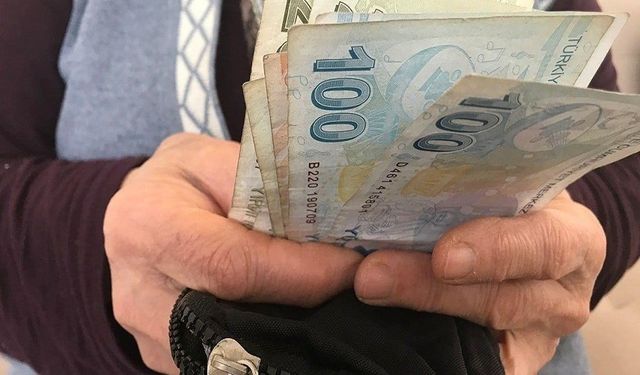 Banka uygulamasına giren her emekli sürprizle karşılaştı! O banka emekliye kefilsiz 10 bin TL ödeme yapacak!