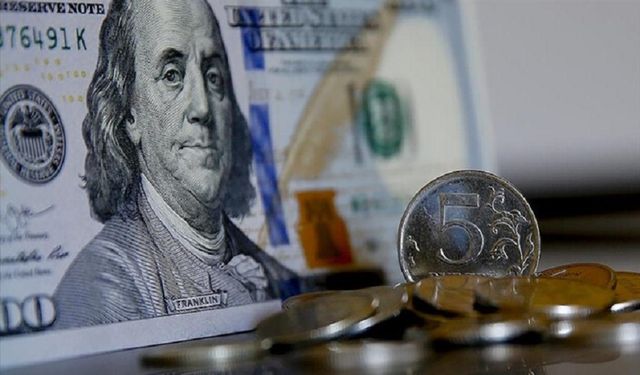 Dolar haftaya yükselişle başladı, bir ilk yaşandı: Dolar/ruble paritesi 16 ayın ardından ilk kez yüzde 100’ü aştı!