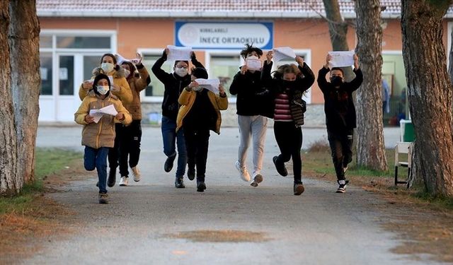 Öğrenciler İçin Merakla Beklenen Yarıyıl Tatili Tarihleri Açıklandı!