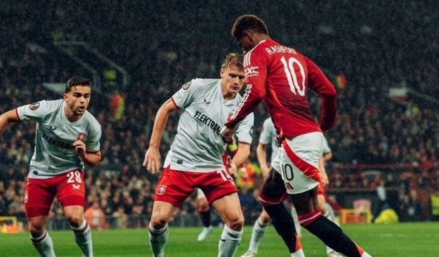 Old Trafford'da Kıran Kırana Beraberlik: Manchester United ve Twente 1-1!